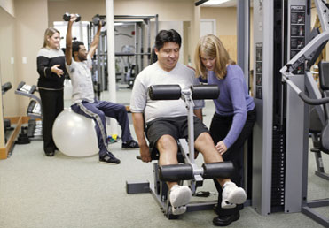 Heather helps resolve knee injuries by performing quad exercises and Jaime trains the spin "core stability" using the swiss ball.